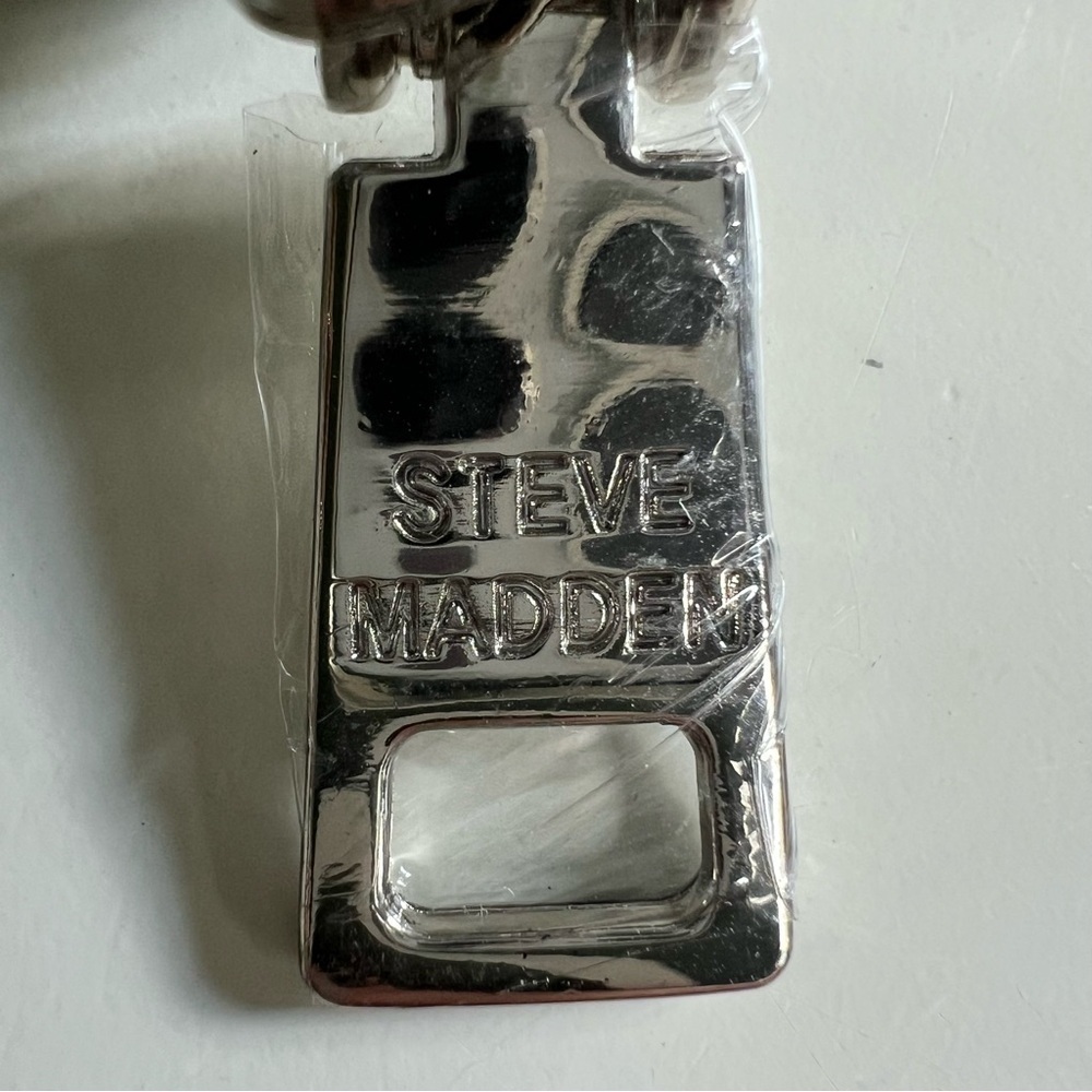 NWOT Steve Madden Frosty Green Coin Pouch. Plastic protector still on zipper tab - Picture 2 of 5